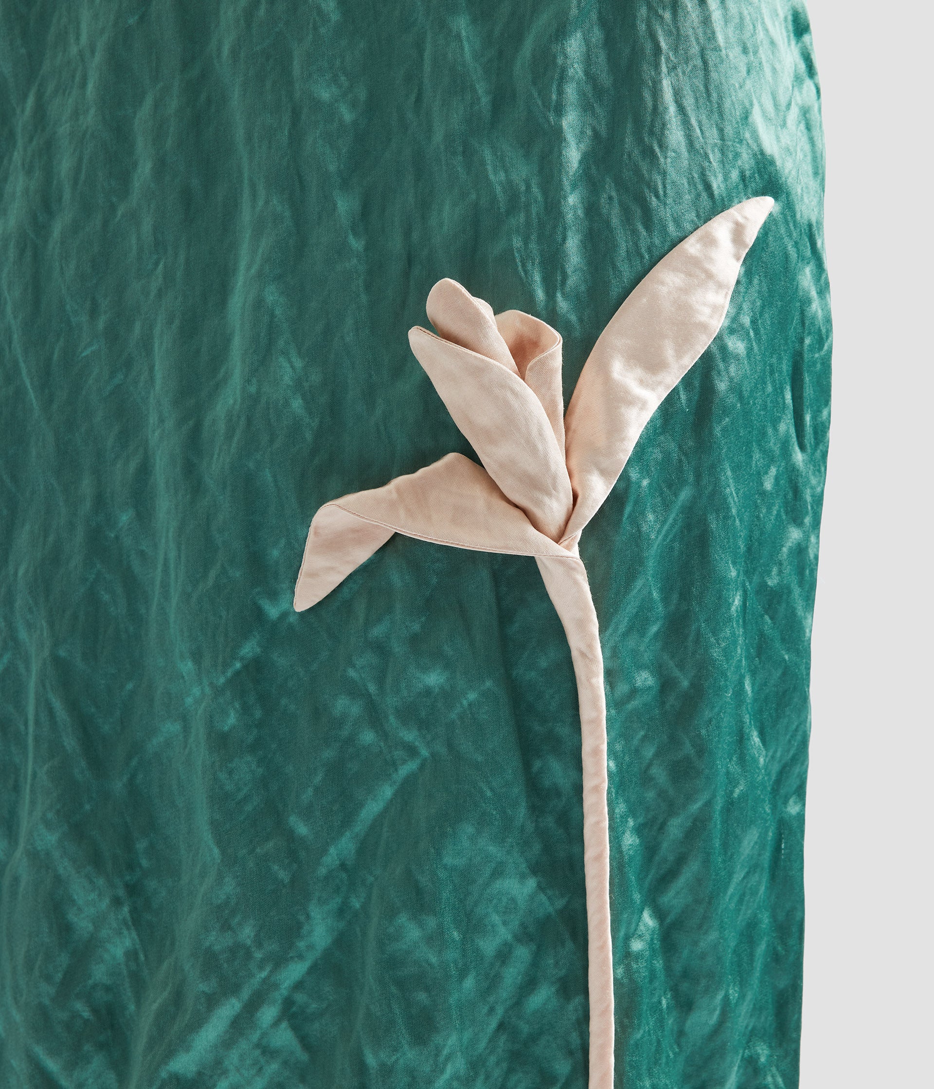 Embroidered Textured Satin Sleeveless Midi Dress - Image 6