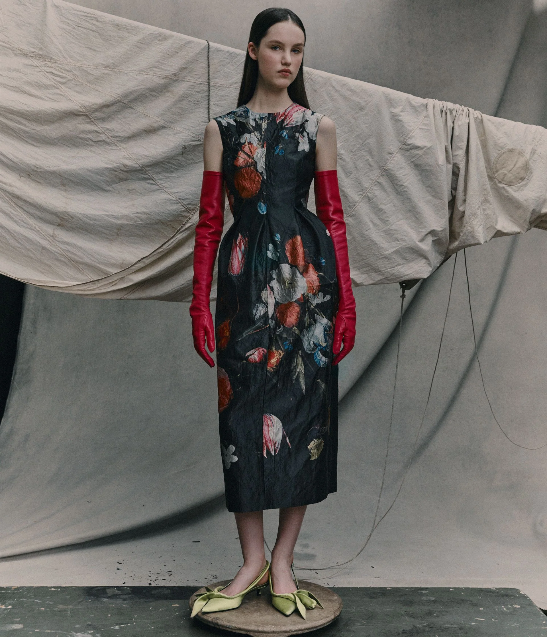 Floral Print Textured Satin Sleeveless Midi Dress - Image 6